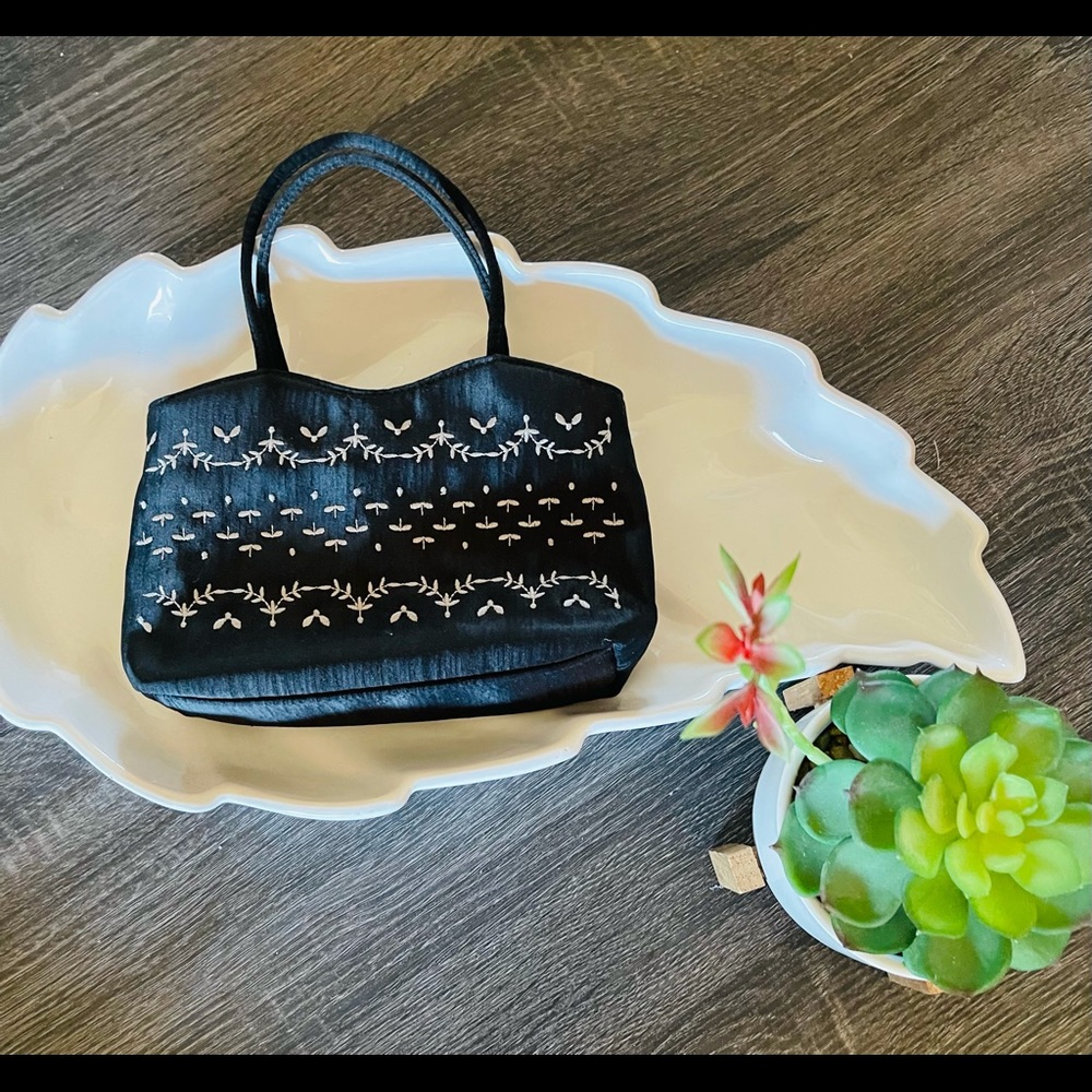 ⭕️Frankie & Johnnie Mini-Bag, Black w/Gray design.